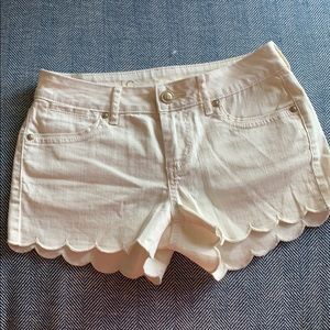 LC Lauren Conrad Beige Denim Scallop Shorts Size 2